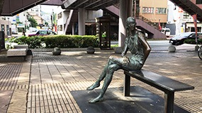 高宮駅前噴水広場ソフィー像